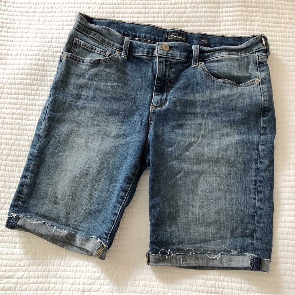 Lucky brand “The Bermuda” medium wash size 10